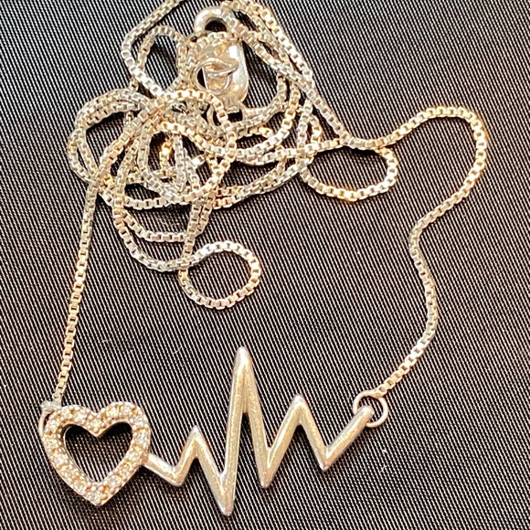 💝Diamond Heartbeat & Heart Outline Necklace - Picture 6 of 10